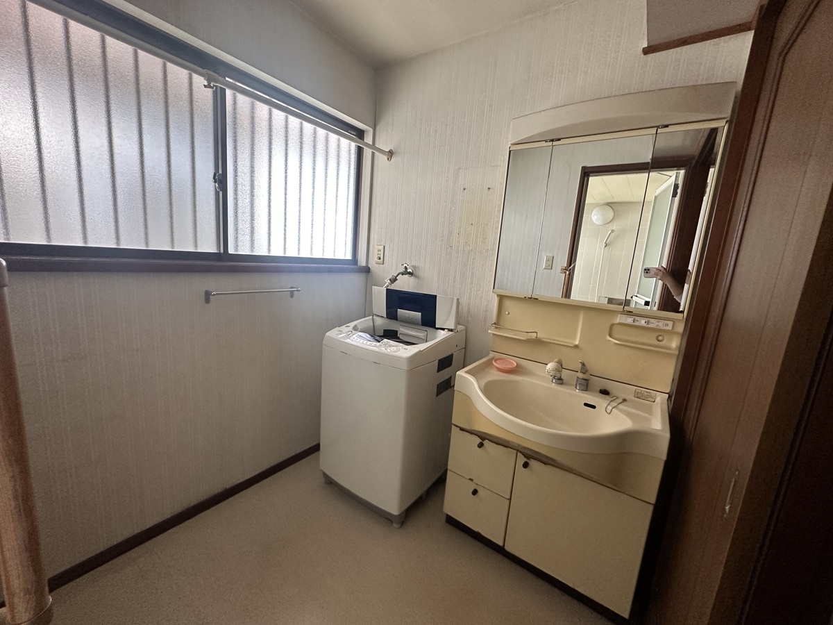 広島県福山市・O様｜洗面台リフォーム工事で洗濯機との配置交換し、TOTOオクターブを設置しました (2)