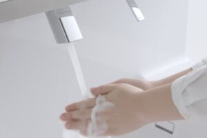 タッチレス水栓